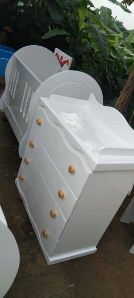 Lit bébé avec commode bois