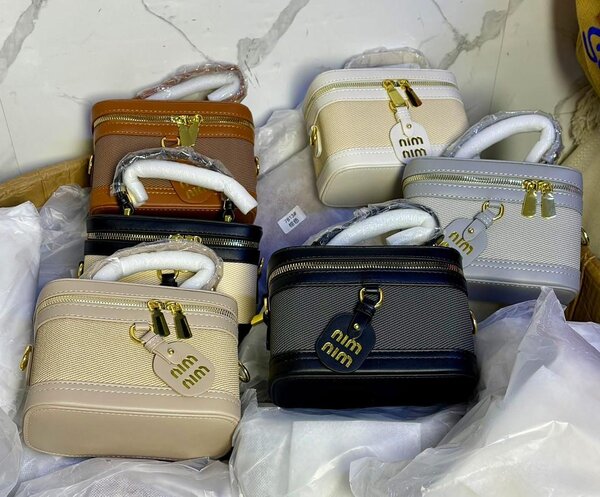 Sac à main élégant carré