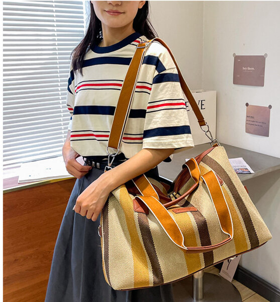 Sac à bandoulière rayé élégant