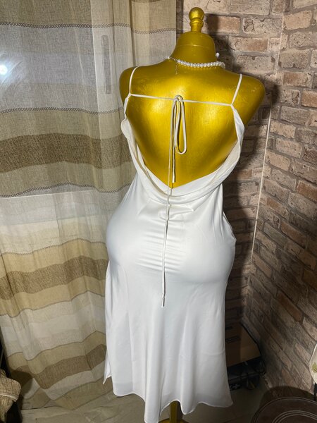 Robe nuisette blanche élégante