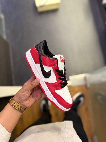 Baskets unisex rouges et noires