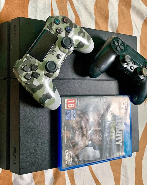 Console Sony PS4 avec Jeux