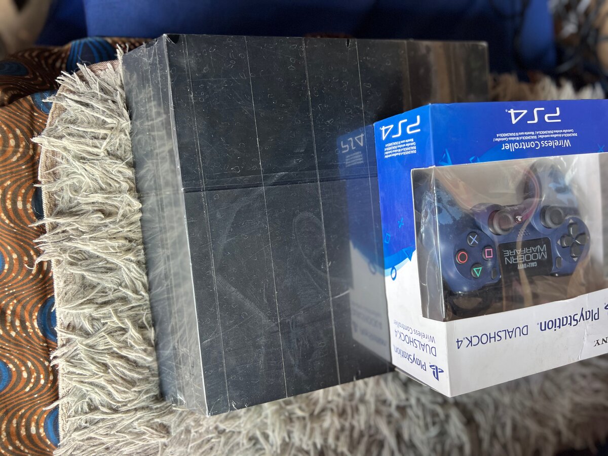 Console PS4 avec manette