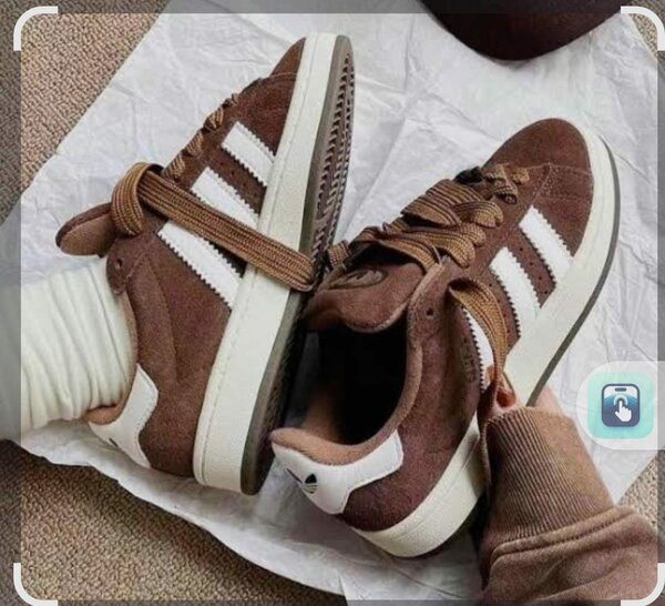 Baskets en daim marron