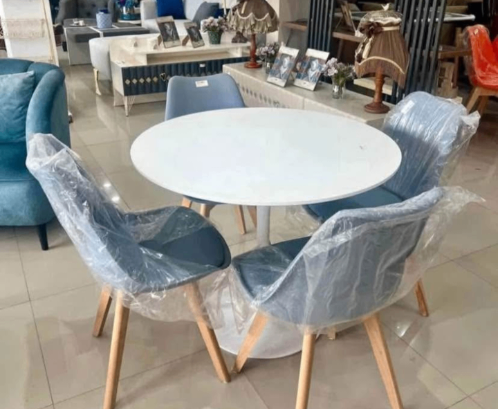 Ensemble Table et Chaises Modernes