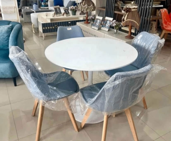 Ensemble Table et Chaises Modernes