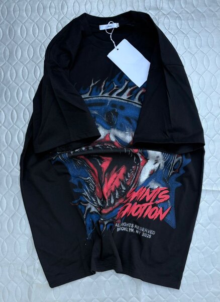 T-shirt graphique tendance