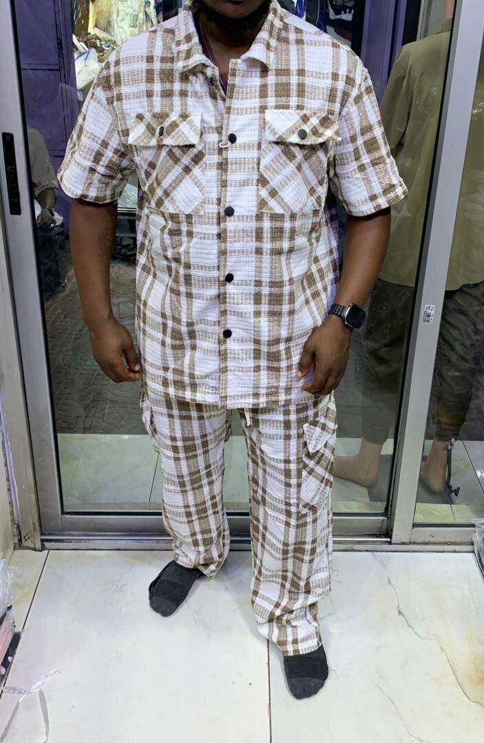 Tenues assorties à carreaux