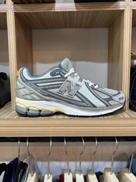 Sneakers running gris