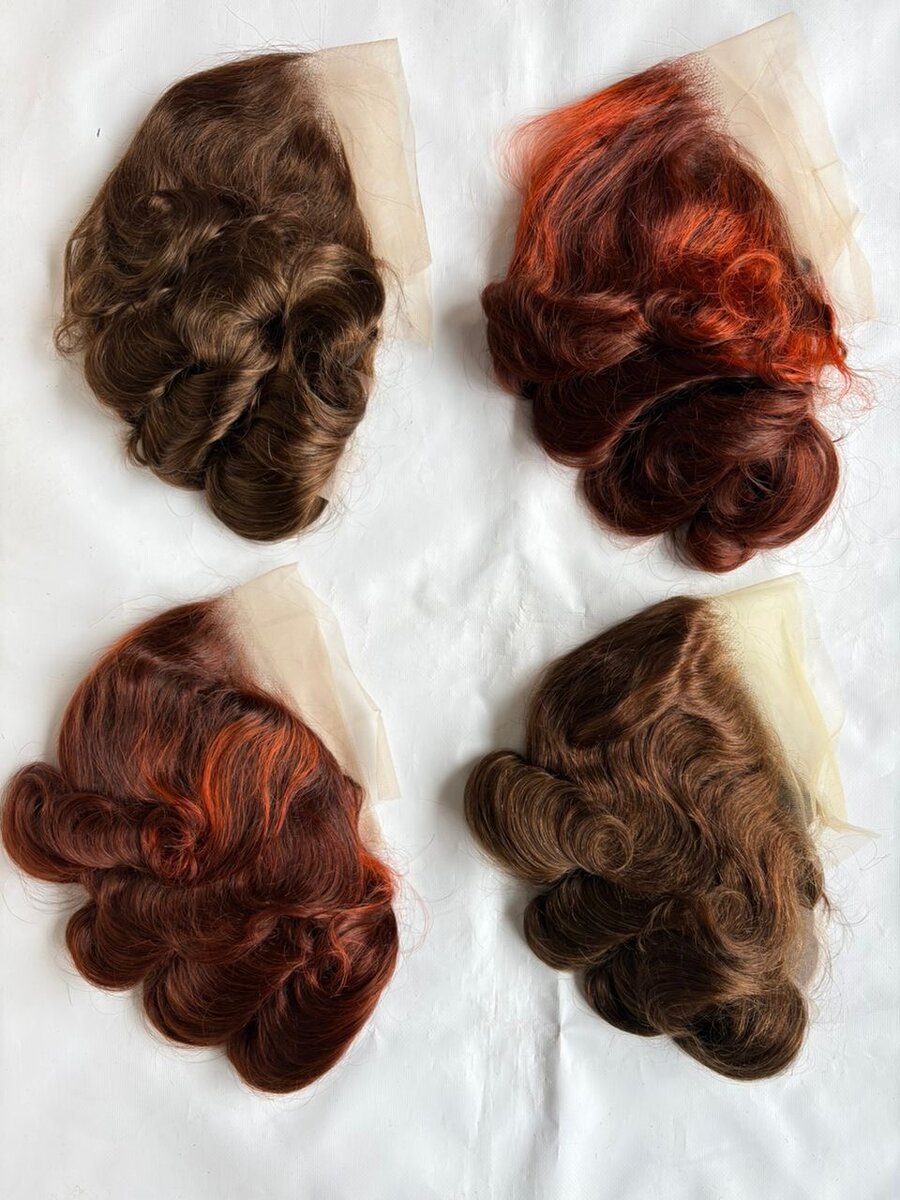 Perruques en dentelle bouclées