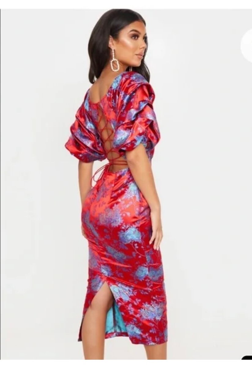 Robe satinée à manches bouffantes