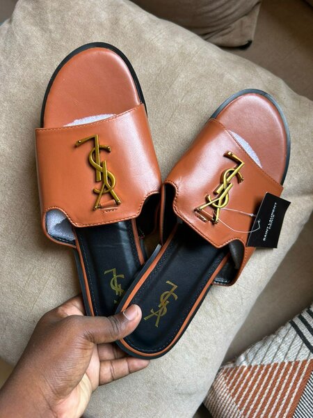 Mules rouges élégantes