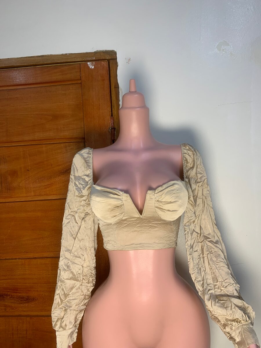 Haut court élégant beige