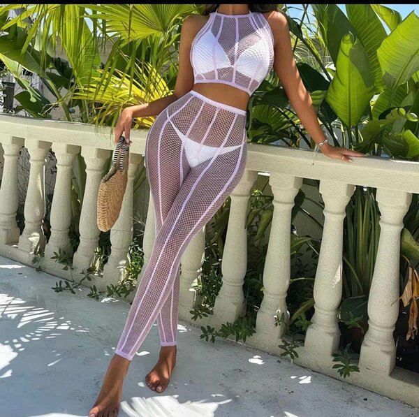 Tenue de plage transparent en résille