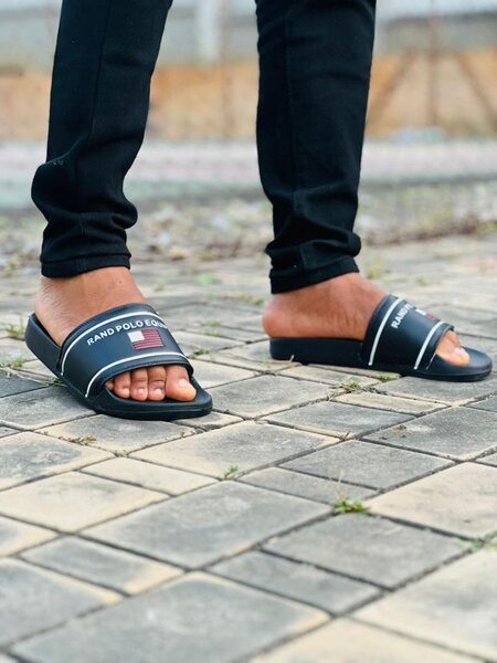 Claquettes tendance pour homme