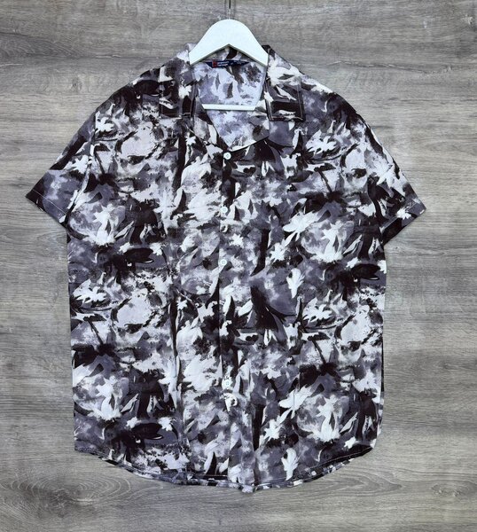 Chemise à motifs modernes