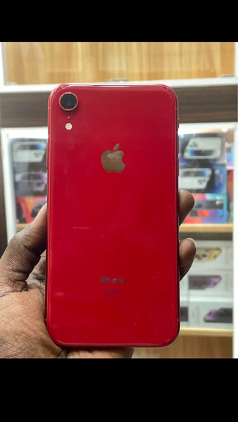 iPhone XR rouge vif