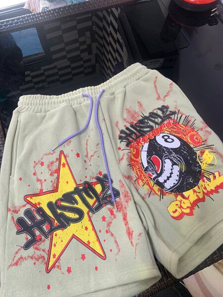 Shorts style graffiti pour hommes