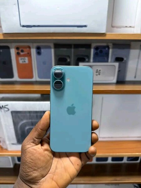 iPhone 16 bleu neuf d'occasion