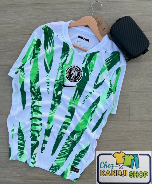 Maillot de foot vert-blanc