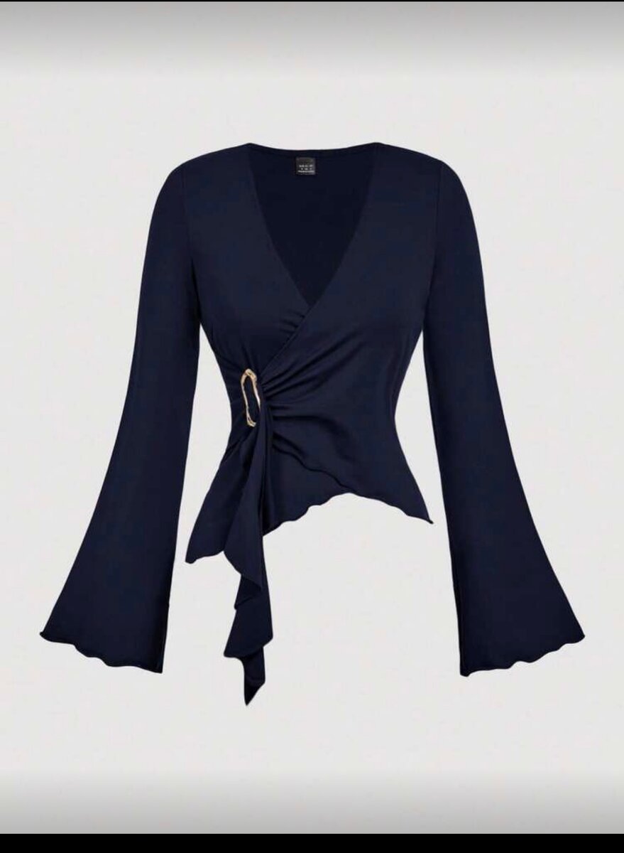 Chemise cintrée avec boucle dorée