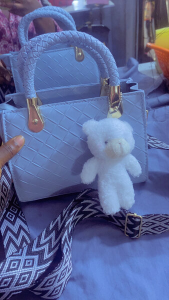 Sac à main avec peluche décorative