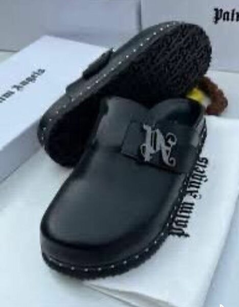 Mules en cuir noir tendance