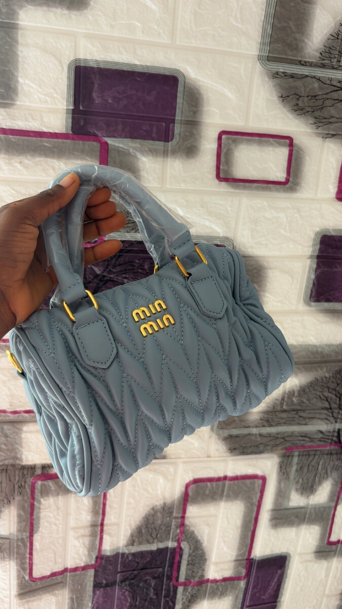 Sac à main matelassé bleu