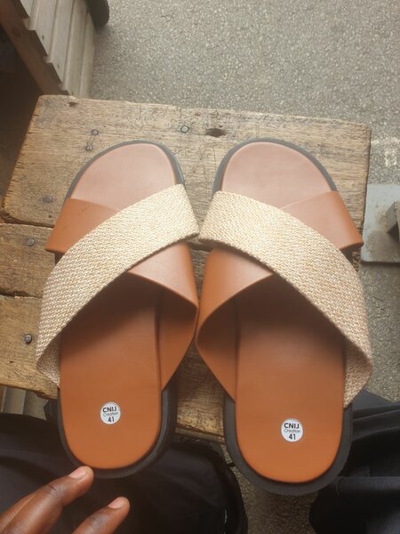 Sandale croisée en Cuir