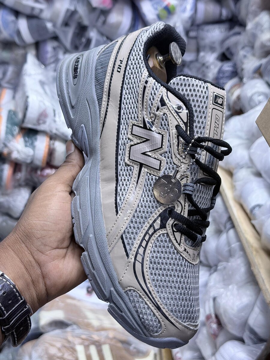 New Balance 740