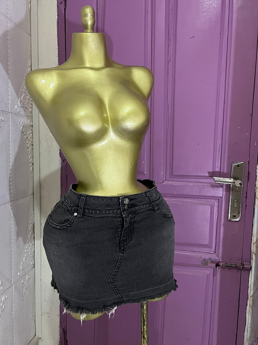 Jupe en jean gris effilochée