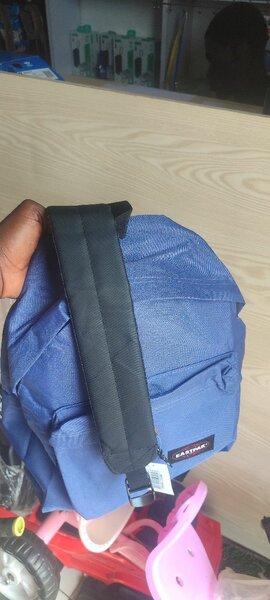 Sac à dos bleu pratique