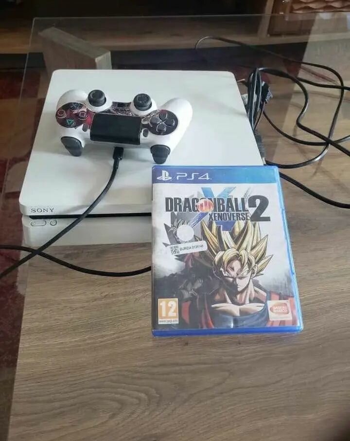 Console PS4 avec Manette et Jeu