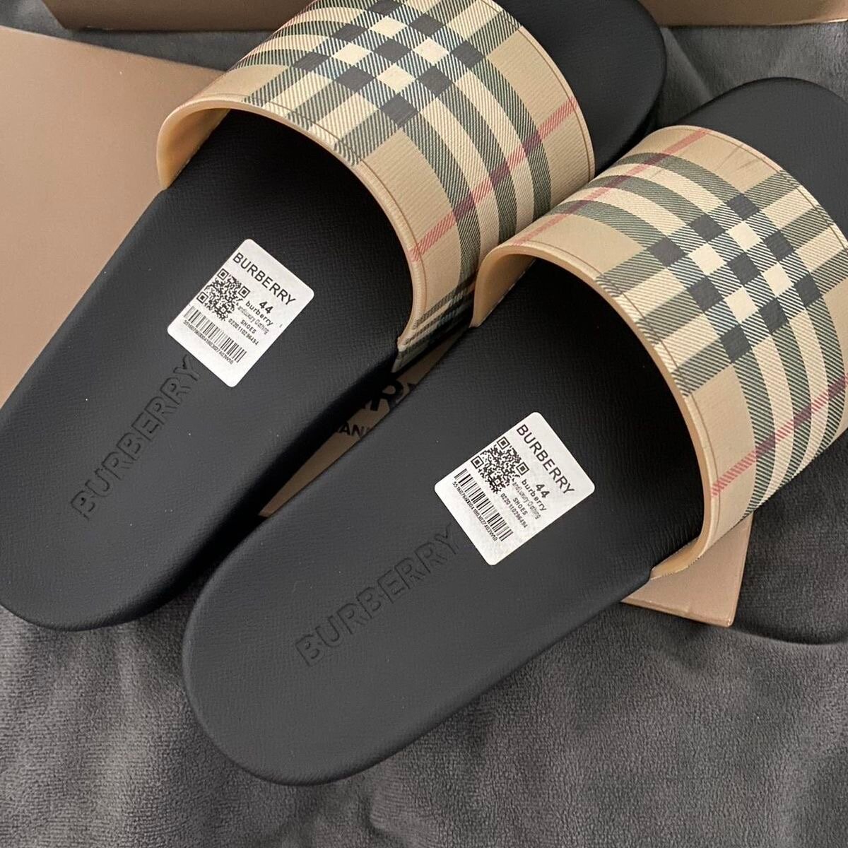 Claquettes Burberry Luxe