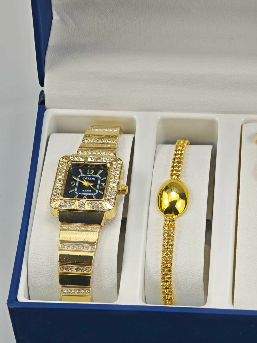 Coffret Bijoux et Montre Dorés