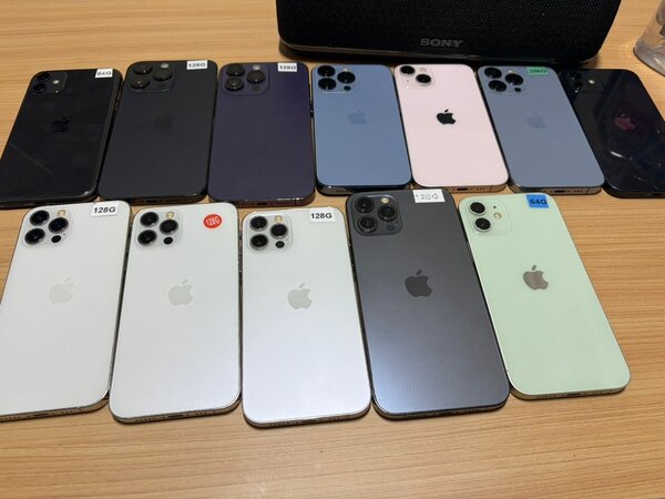iPhones de différentes couleurs