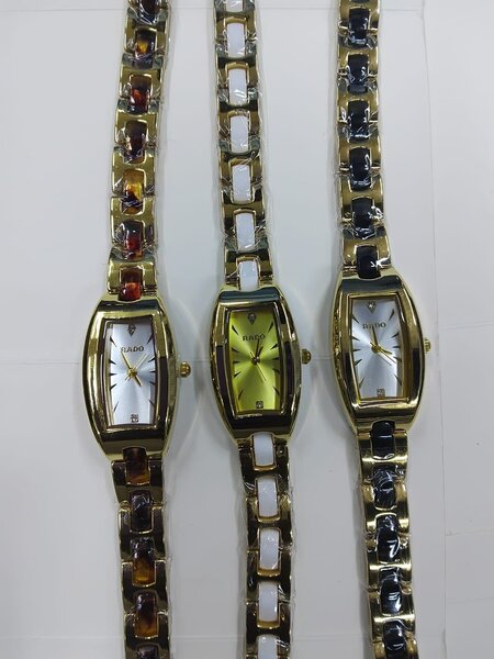 Montres élégantes pour femmes