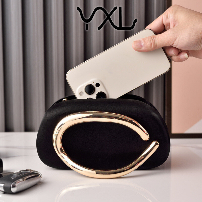 Pochette Élégante Métallique