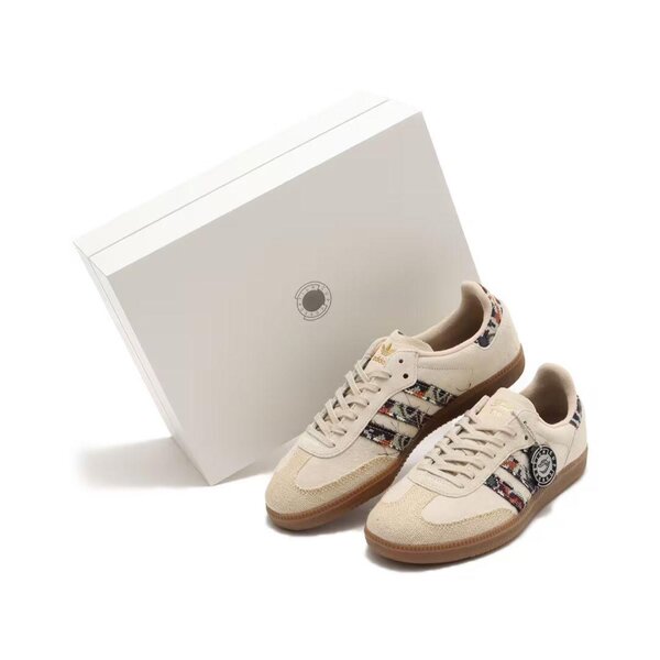 Baskets mode beige rétro