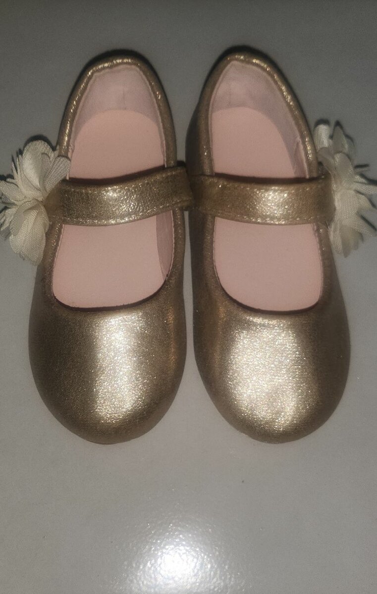 Chaussures dorées bébé