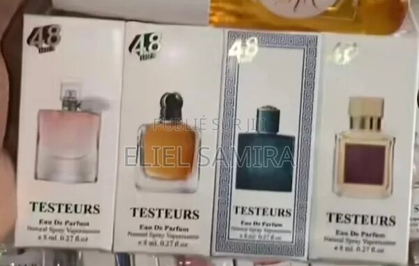 Testeurs de Parfum Élégants
