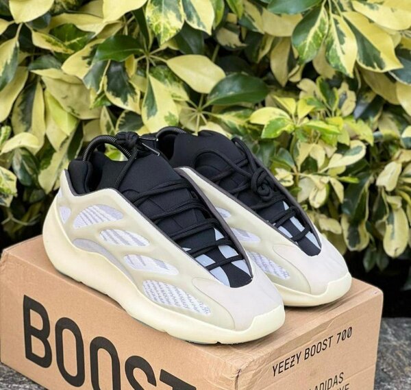 Sneakers Adidas Yeezy Boost