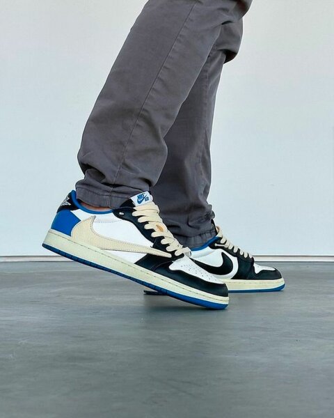 Nike Air Jordan travis scott