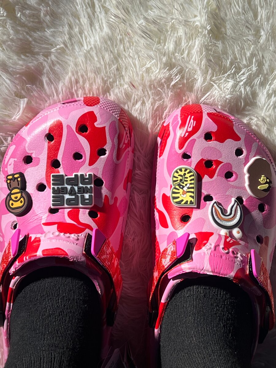 Crocs BAPE rose