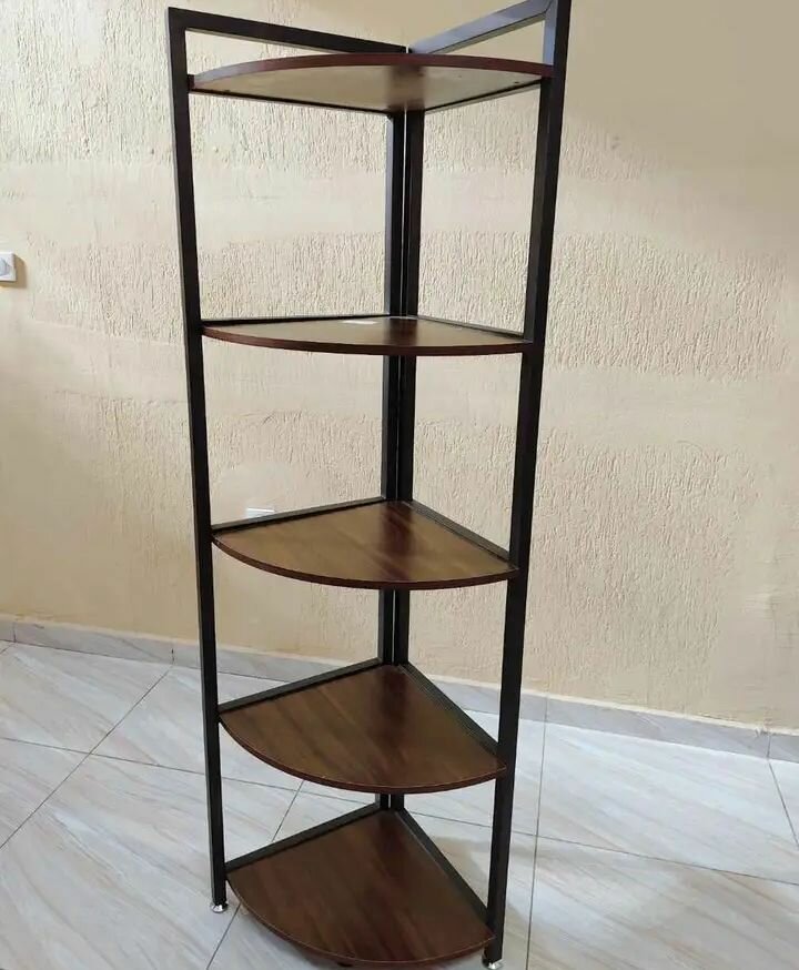 Étagères modernes en bois