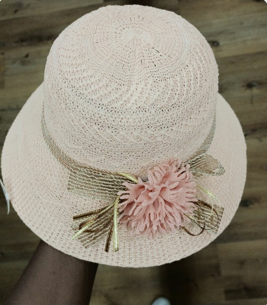 Chapeau en crochet rose élégant