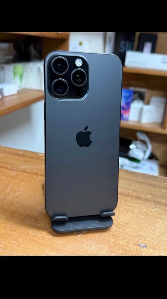 iPhone 16 Pro Noir