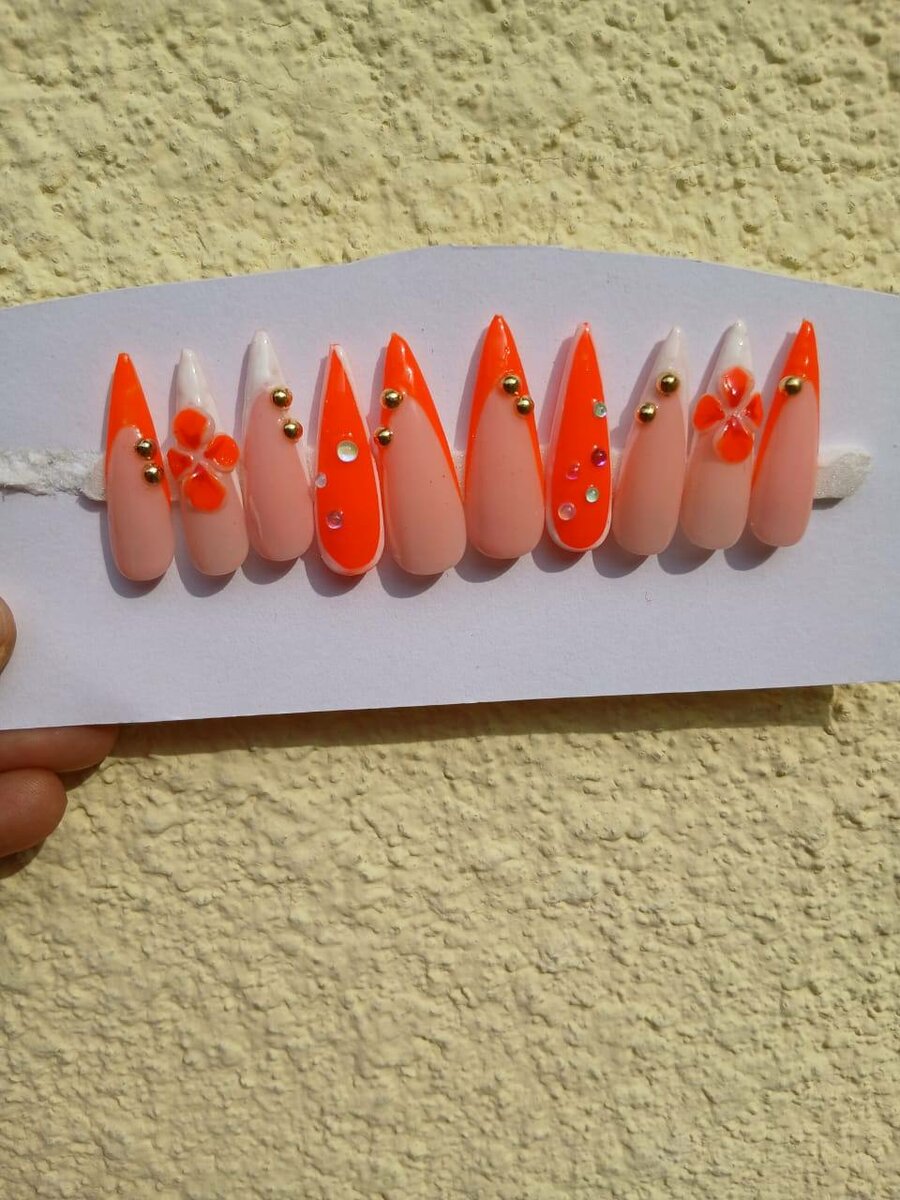 Ongles faux motif floral