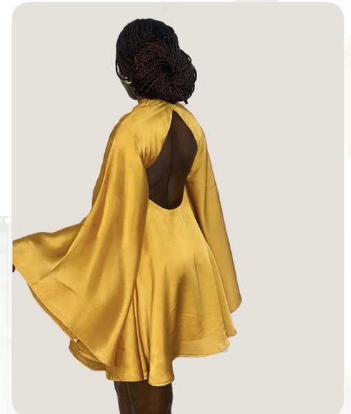 Robe trapèze dorée élégante