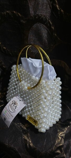 Sac à main perlé élégant